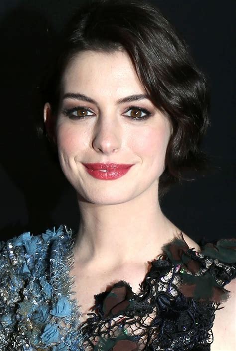 anne hathaway lipstick reviews.